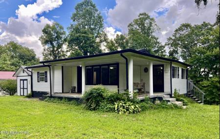 825 River Rd