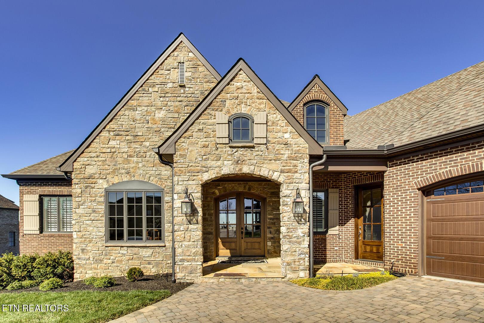 Image 3: 03_SouthernWay_629_FrontEntry