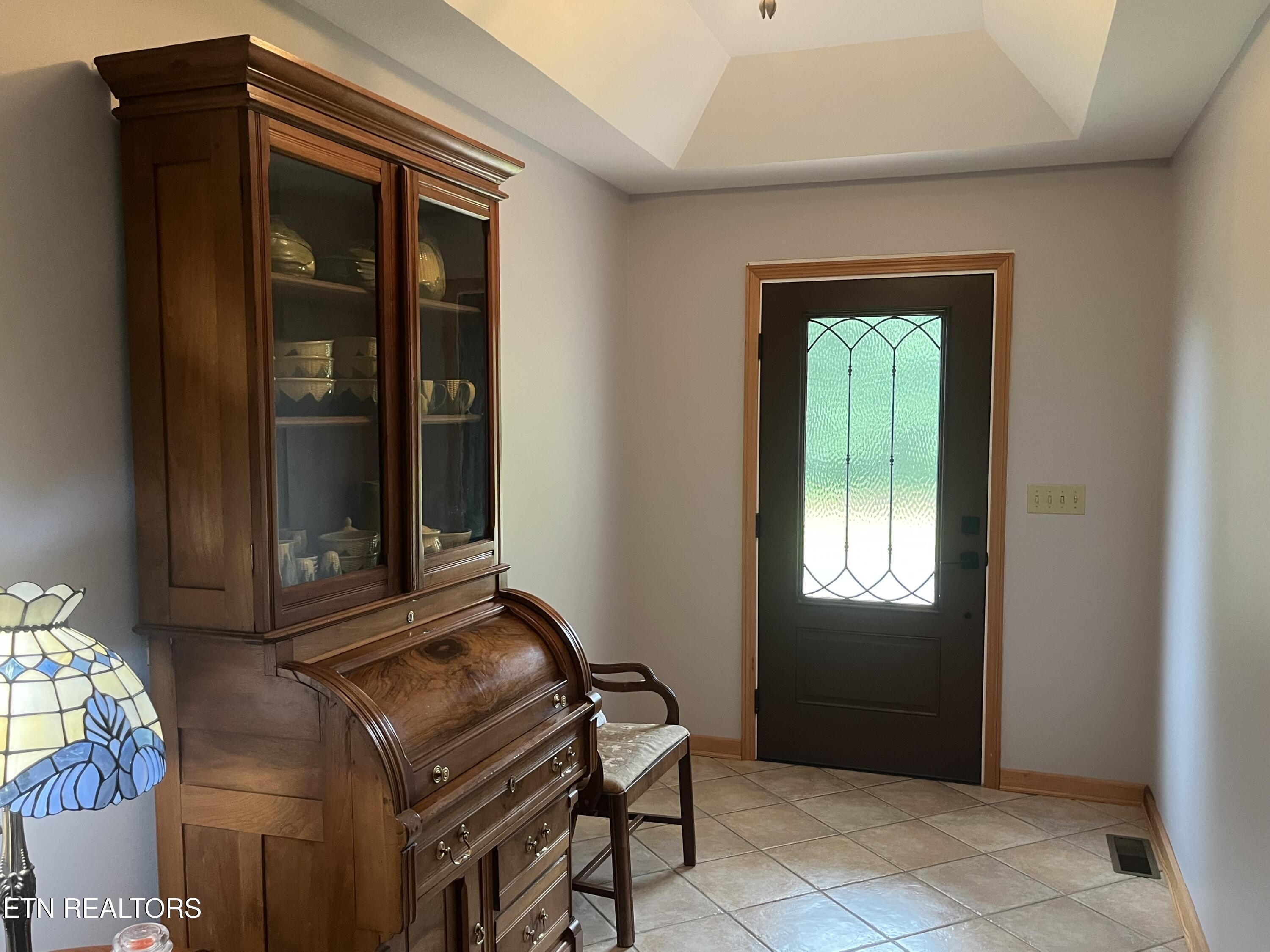 Image 4: 102 Brae Court Foyer