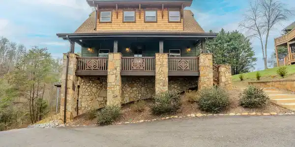 615 Rainbow Rd