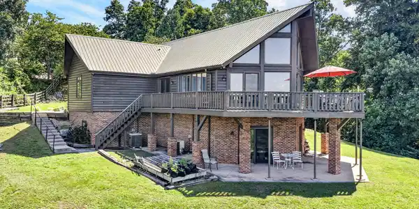 Image 2: 62-web-or-mls-2051 Scenic View Ct_295_TN