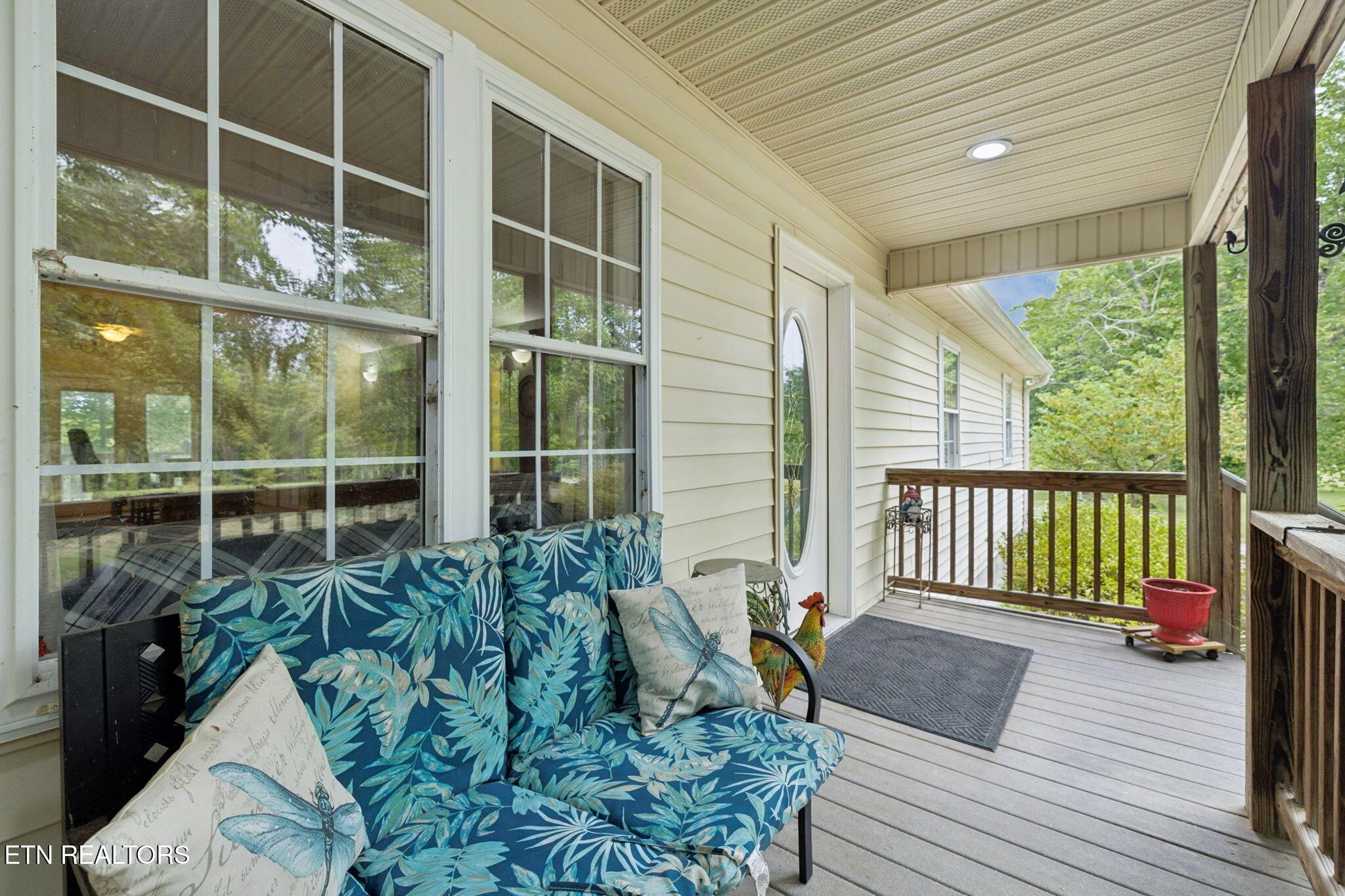 Image 4: 4213 Bart Giffin front porch