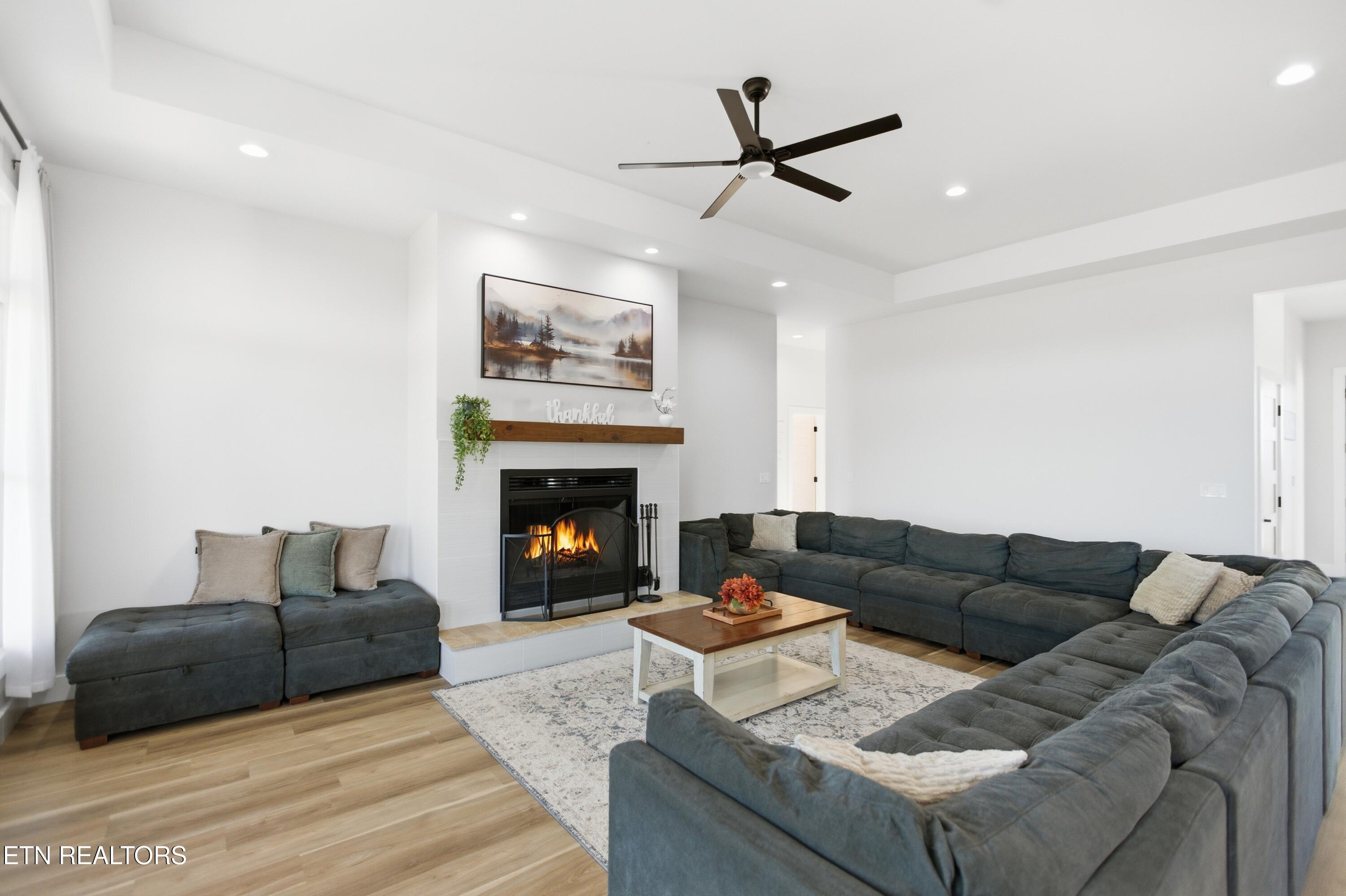 Image 3: 027_4M6A8031_with_fire