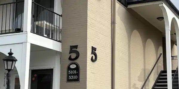 5709 Lyons View