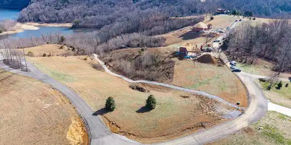 Image 3: 3-web-or-mls-32 Holly Bend Dr_006_TNPC
