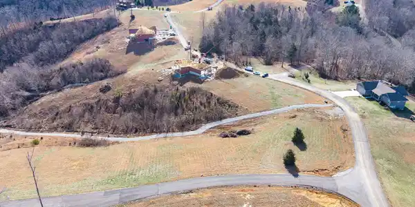 Image 4: 4-web-or-mls-32 Holly Bend Dr_011_TNPC