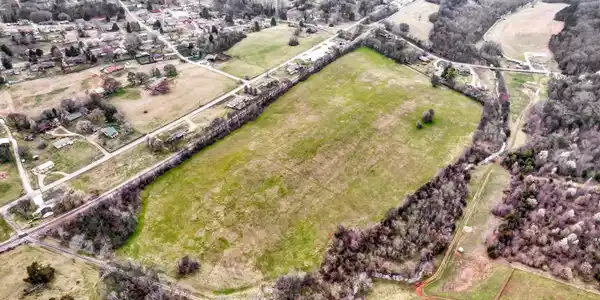 Image 3: 27-Lakeview Rd-27