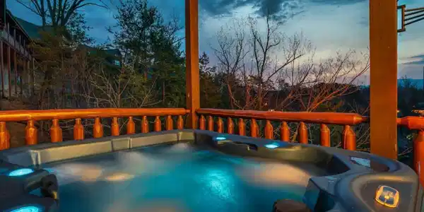 Image 4: hot tub