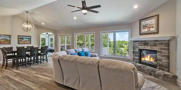Image 2: Living area