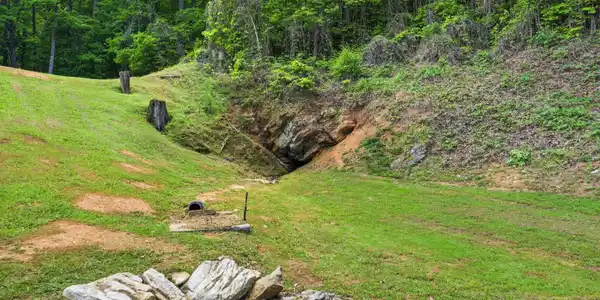 Image 4: Natural Spring Water Cave