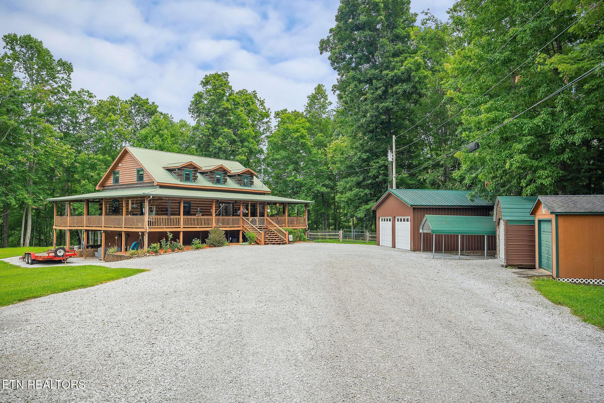 Image 4: LOG HOME W OUTBUILDINGS