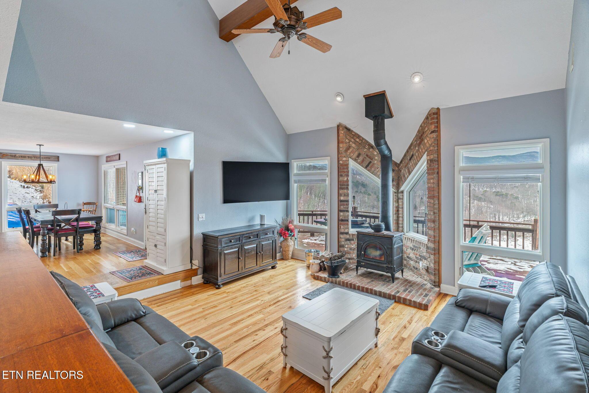 Image 4: Family Room 2