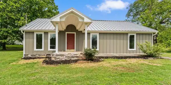 1058 Thorn Grove Pike