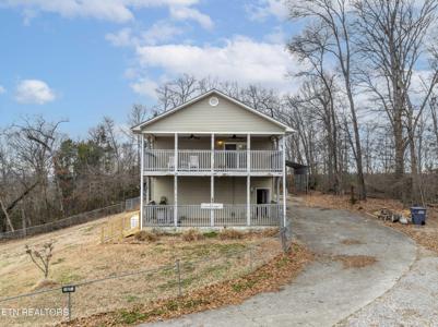 827 Pleasant View Drive