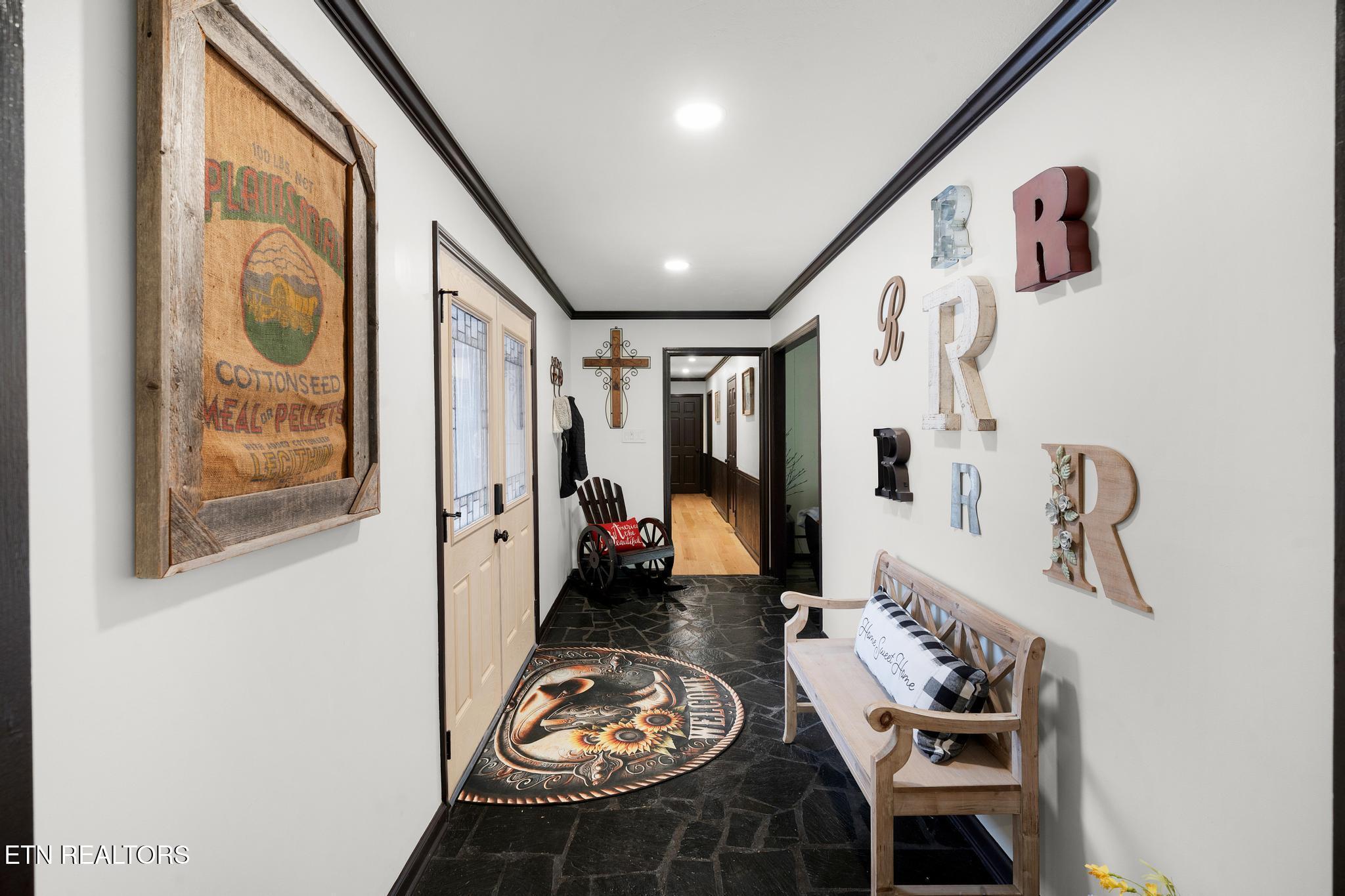 Image 3: Entry
