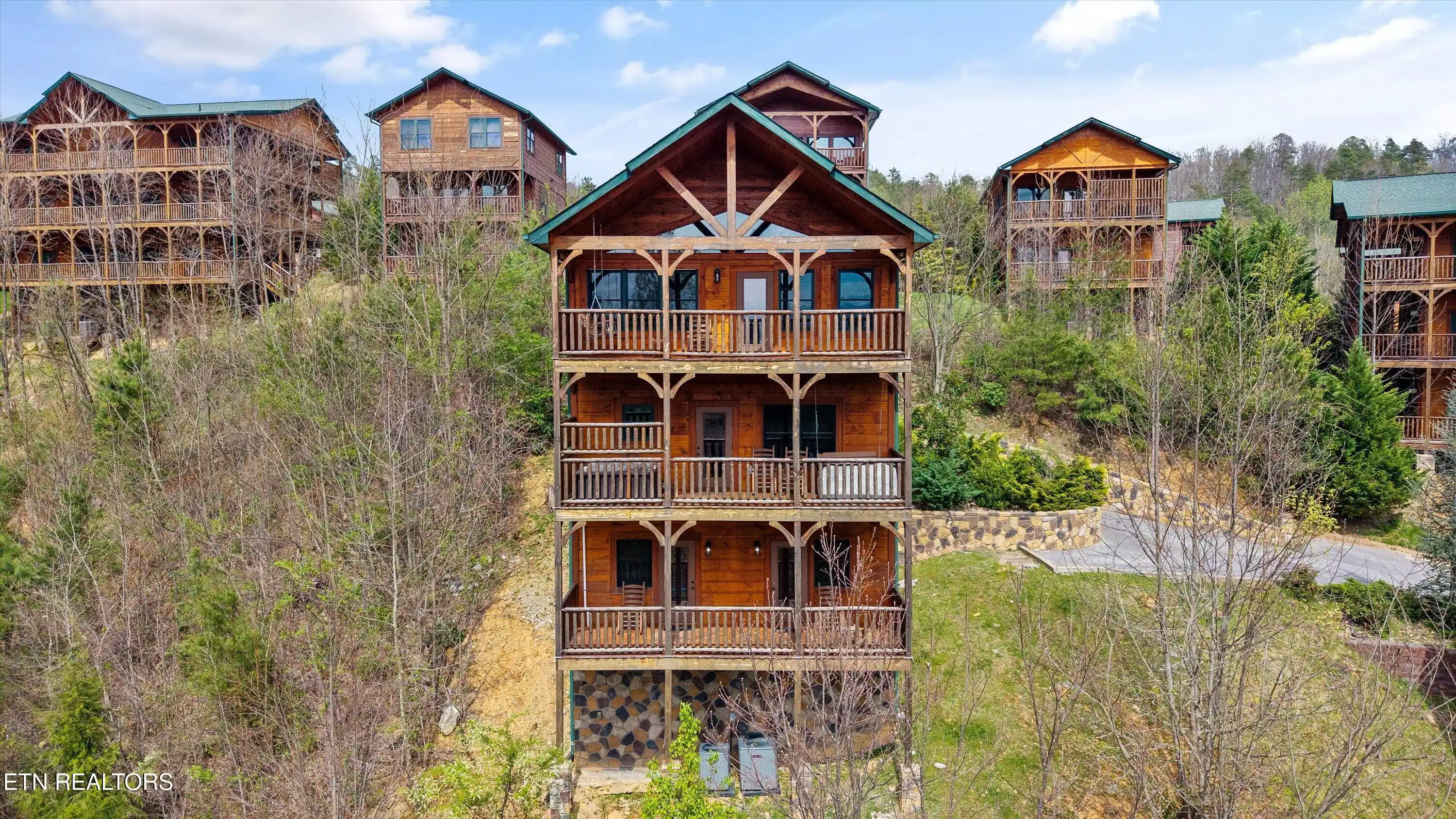 Image 1: 1 Welcome to 655 Gatlinburg Falls Way