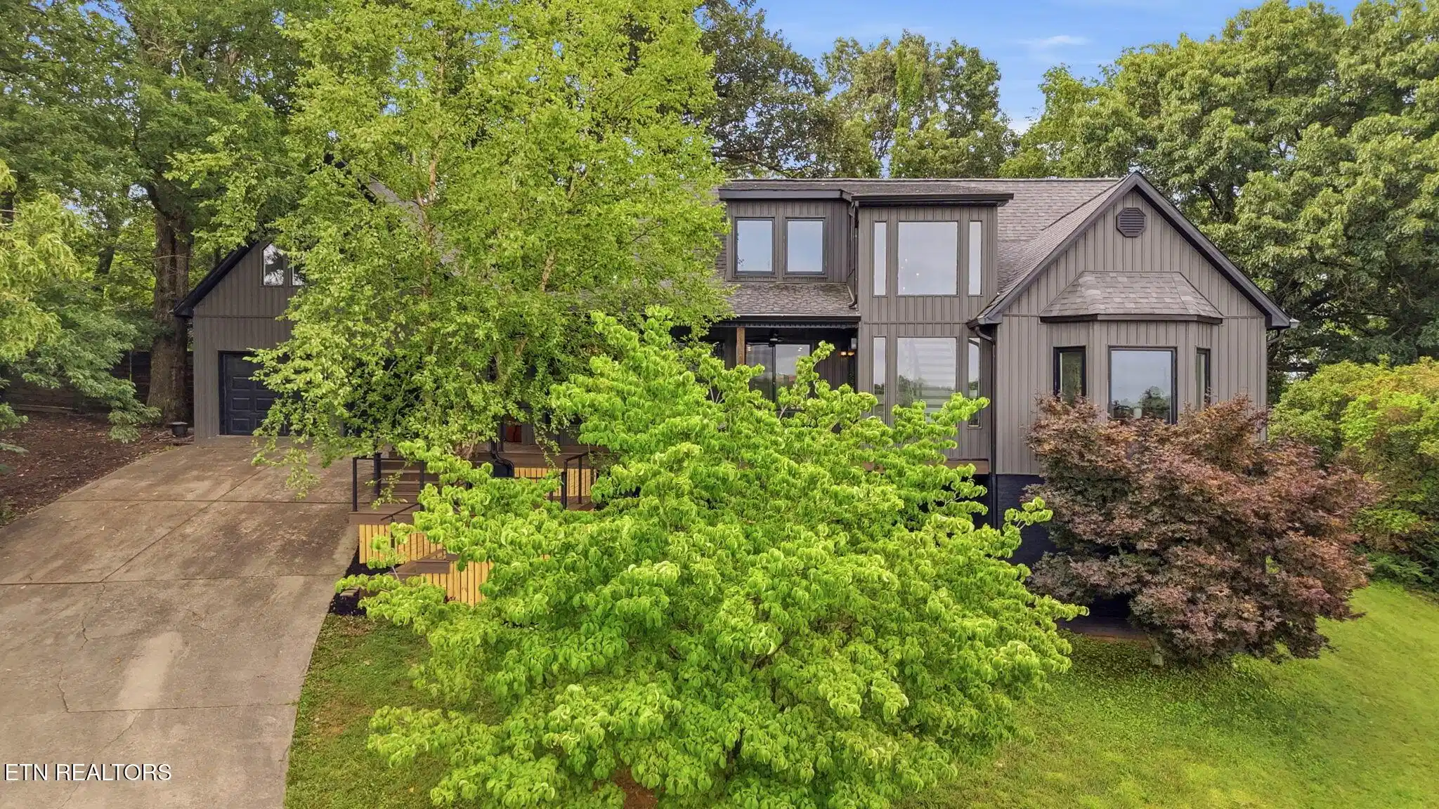 Image 1: 1-web-or-mls-910 Katies Way-1