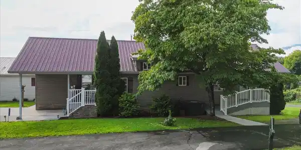 Image 2: Photo 2
