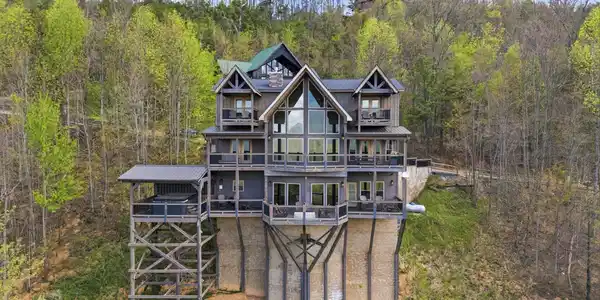 Image 2: Back of Cabin