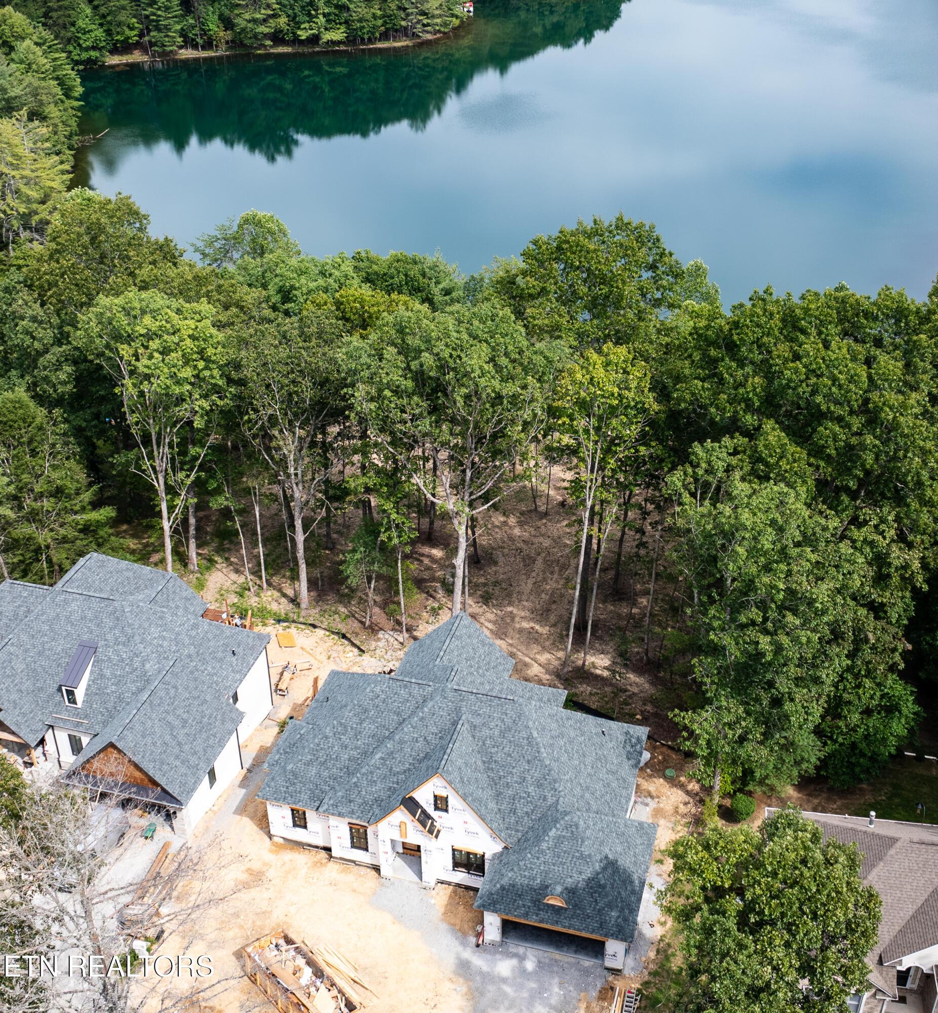 Image 1: Waterfront Lake Home Fairfield Glade, Te