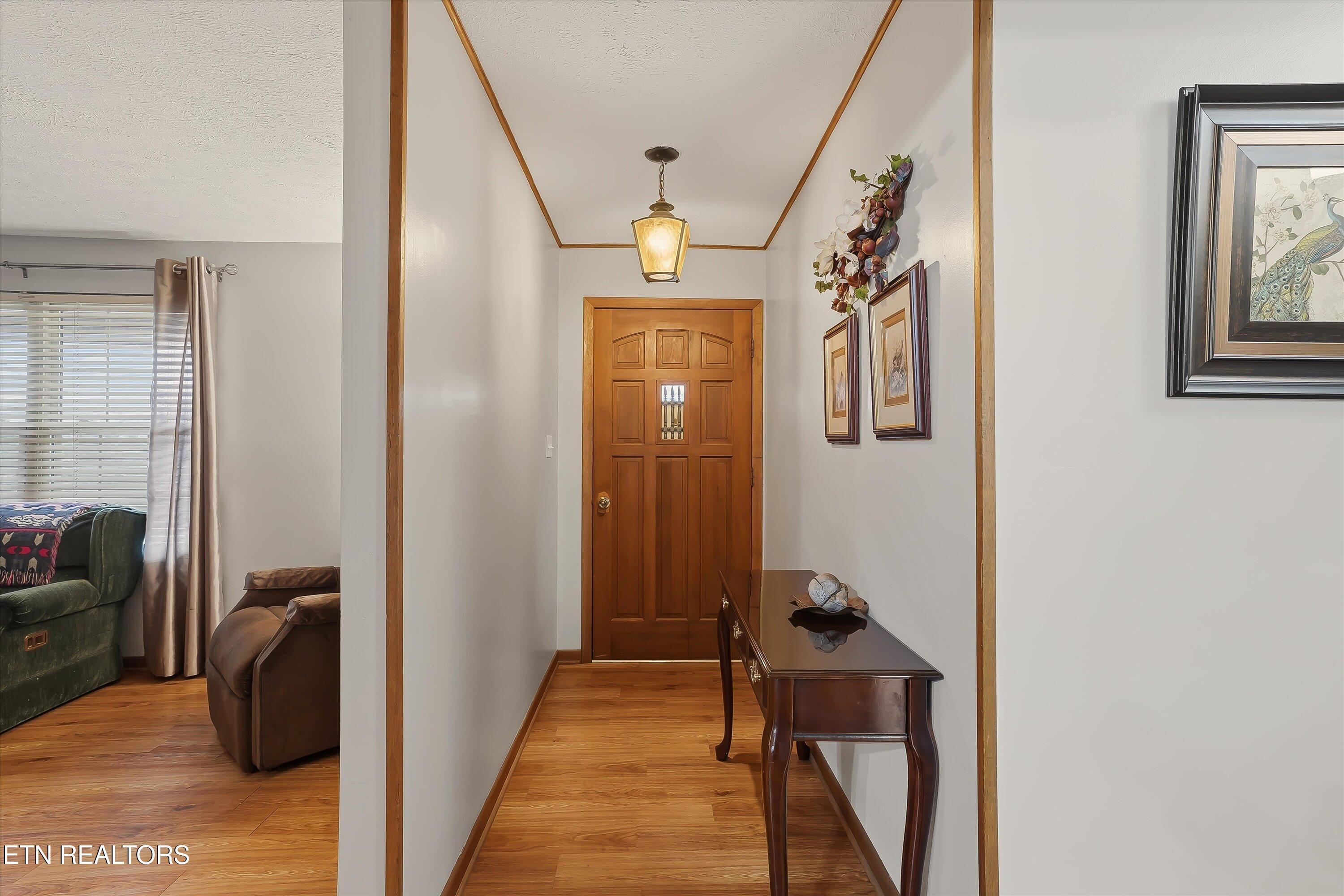 Image 4: Front Entry