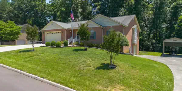 Image 2: brentwood - price estate (3)