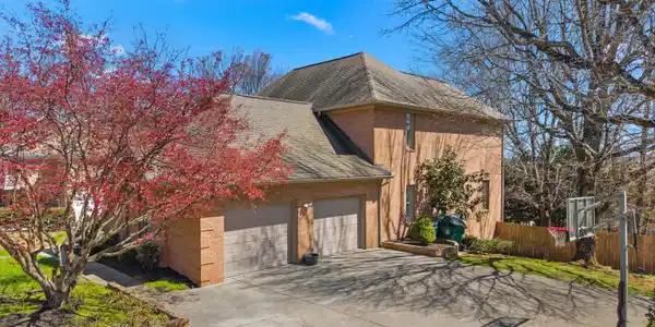 Image 4: 004-1075SaintIvesCourt-Morristown-TN-378