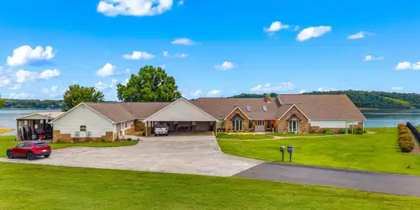 Image 2: 001-829TuckerPlaceWay-Dandridge-TN-37725