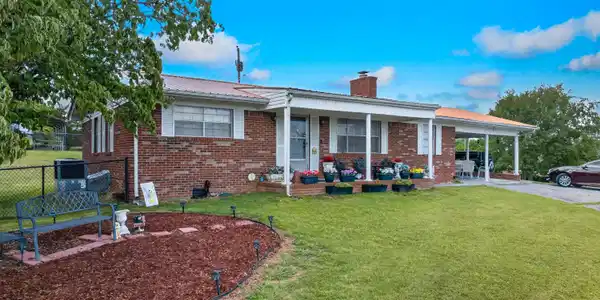 Image 2: 002-222RoseDrive-Tazewell-TN-37879-SMALL