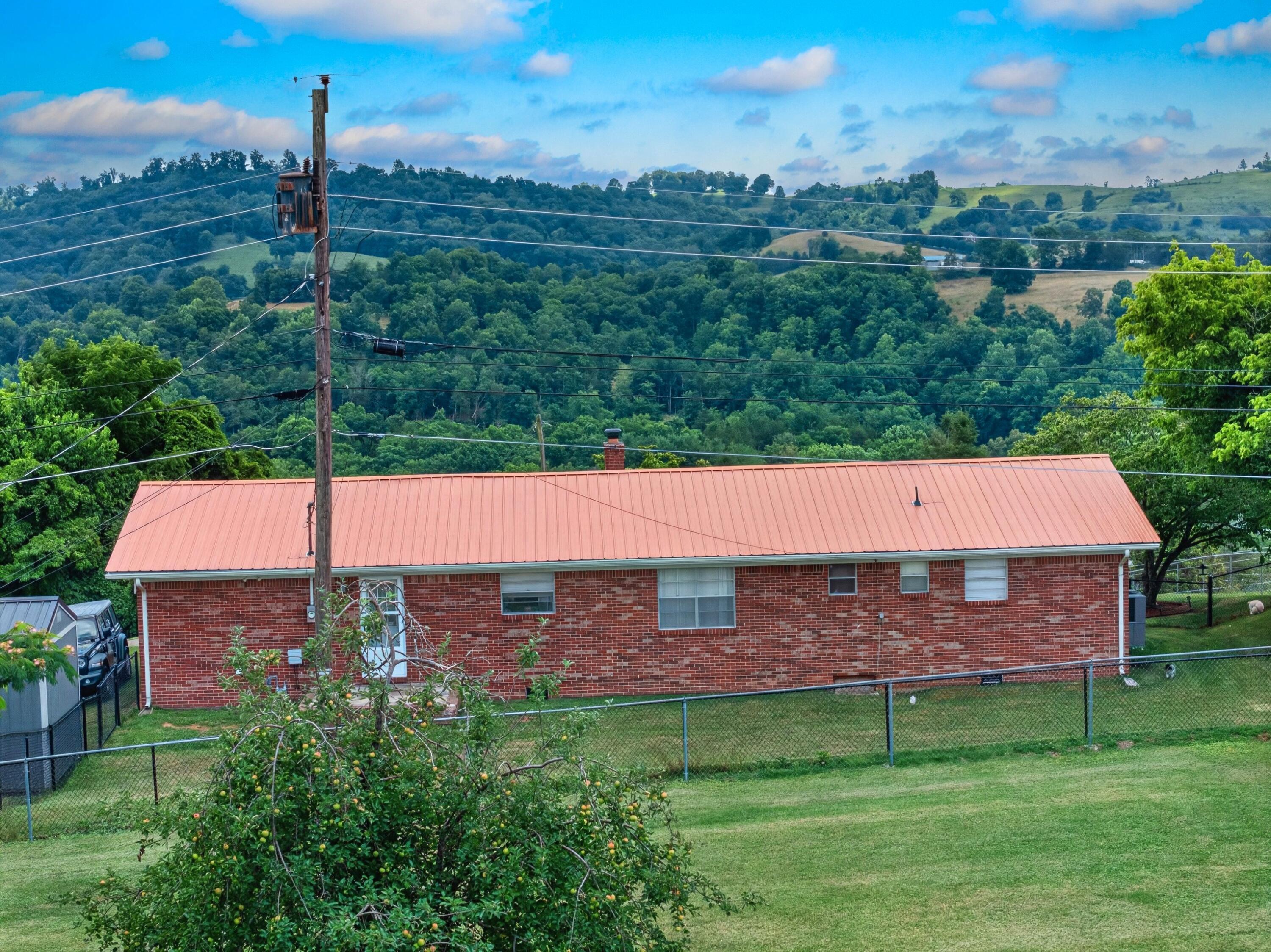 Image 4: 003-222RoseDrive-Tazewell-TN-37879-SMALL