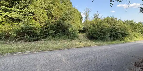 00 Secluded River Circle