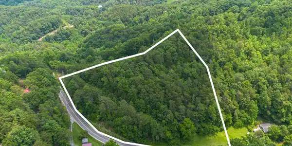 Image 2: 3 +/- acre tract