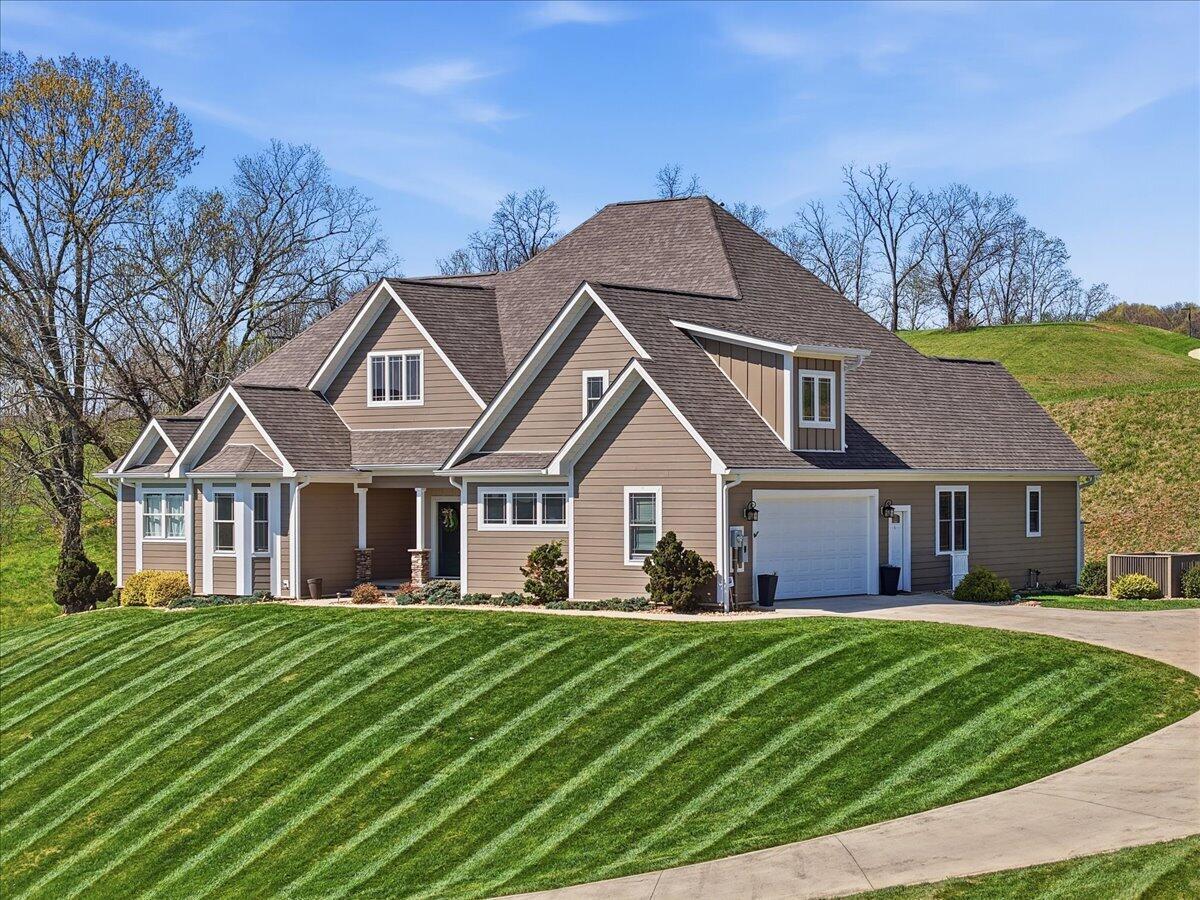 Image 3: 03-2233_Windswept_Way_001