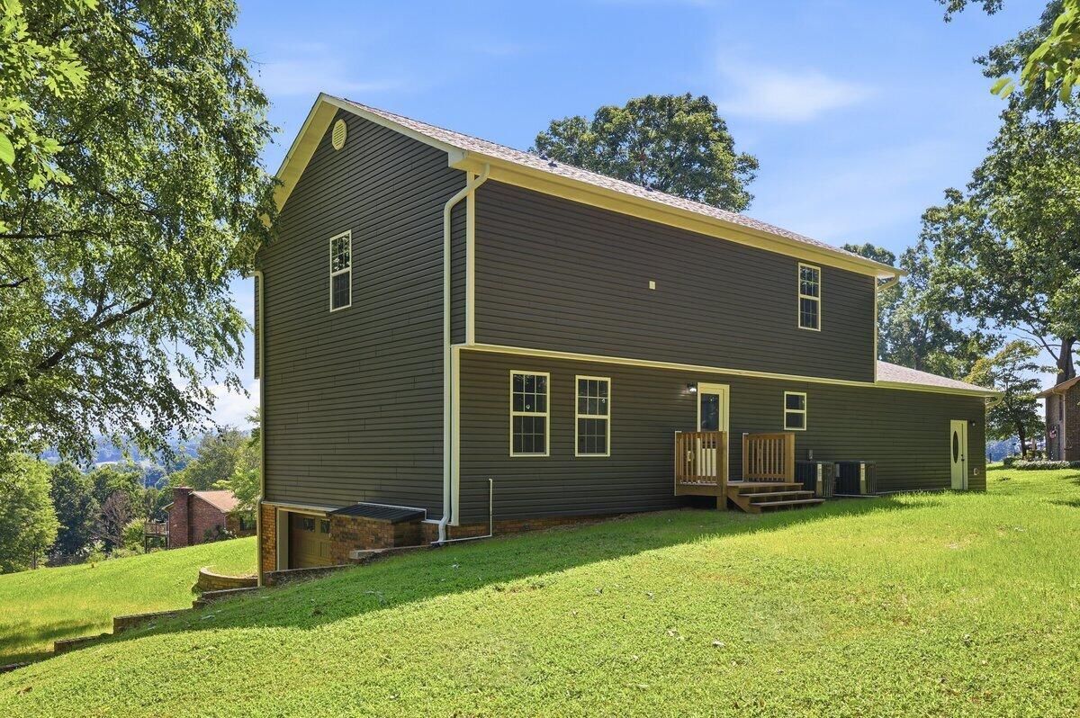 Image 2: 1409 Wind Crest Dr 33
