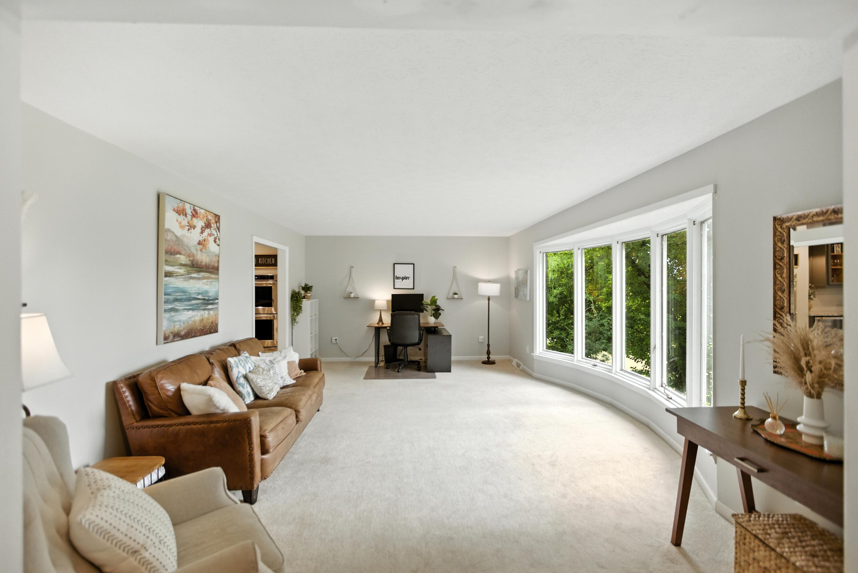 Image 4: Formal Living