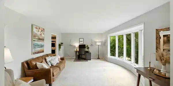 Image 4: Formal Living