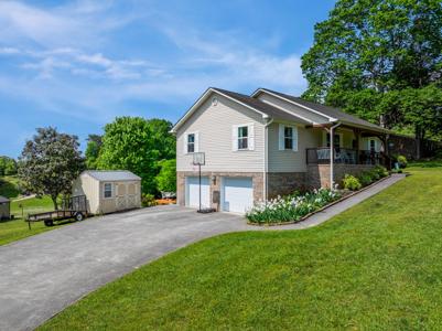 2902 Rambling Road