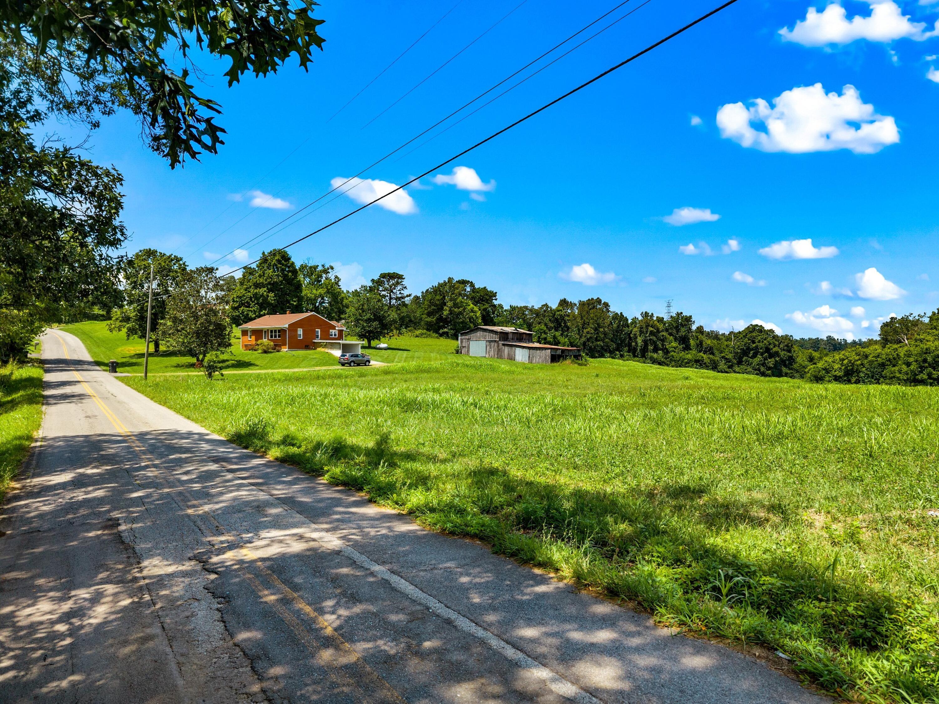 Image 2: 001-6899BeaconLightRoad-Whitesburg-TN-37
