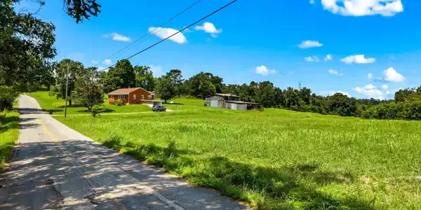 Image 2: 001-6899BeaconLightRoad-Whitesburg-TN-37