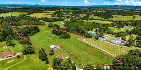 Image 3: 002-6899BeaconLightRoad-Whitesburg-TN-37