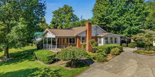 1701 Old Oak Lane
