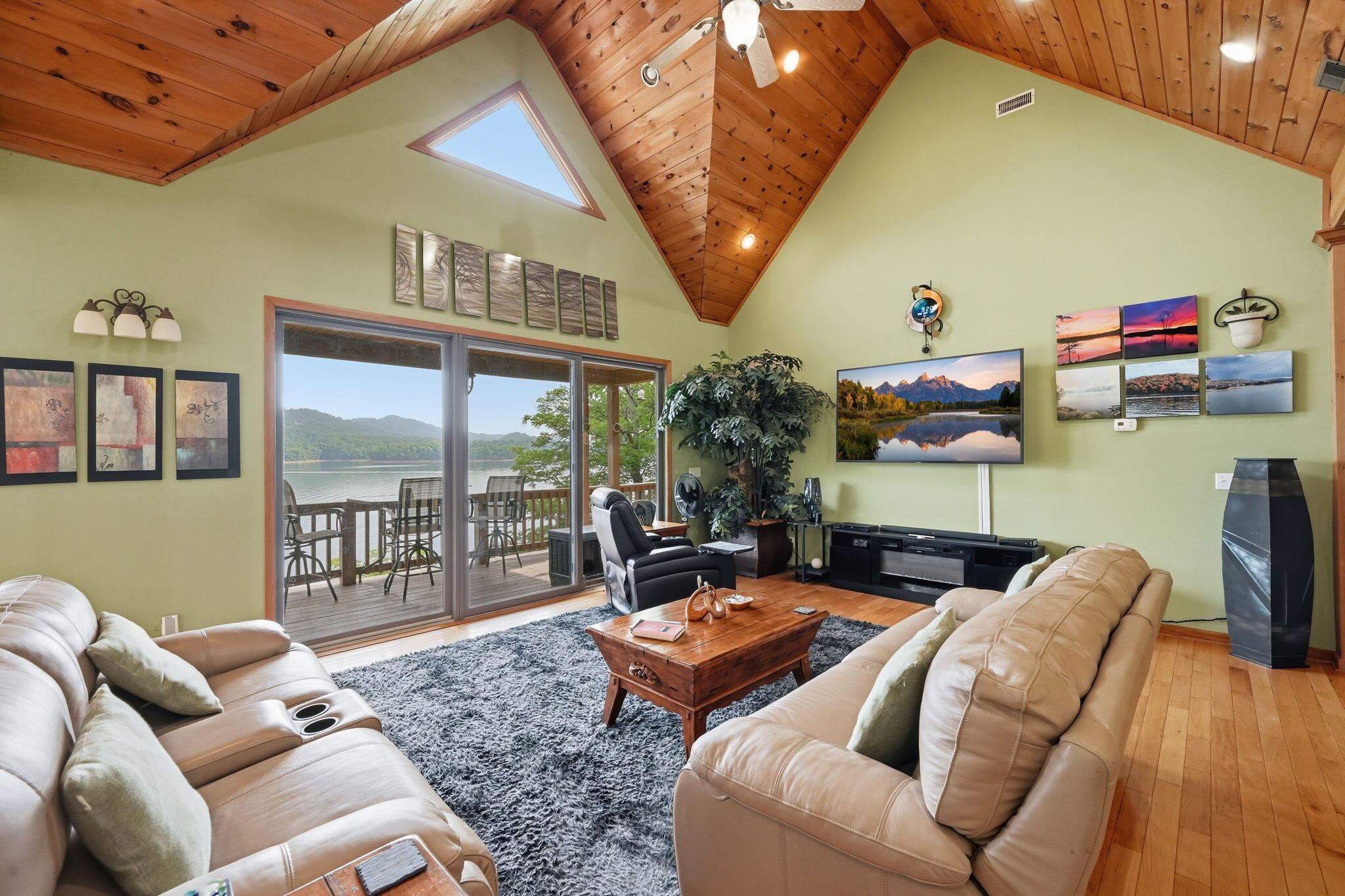 Image 4: Great room
