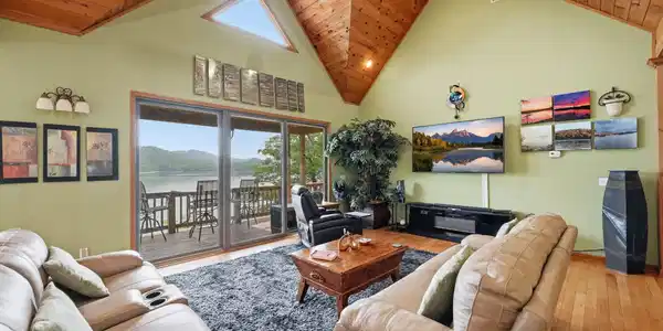Image 4: Great room