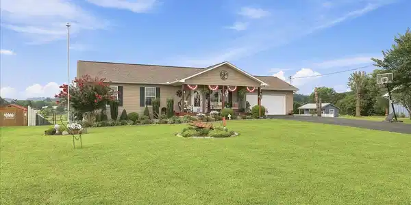 251 Ramblin Road