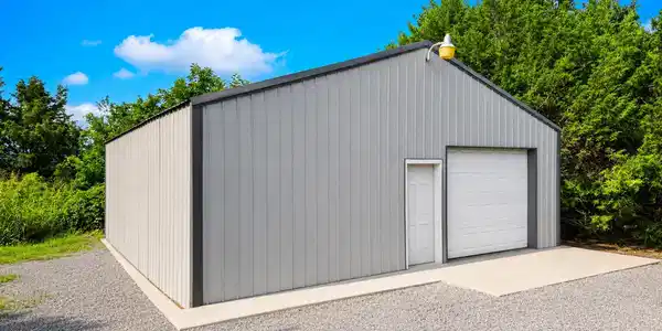 Image 3: garage