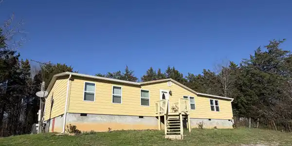 906 Bay Road