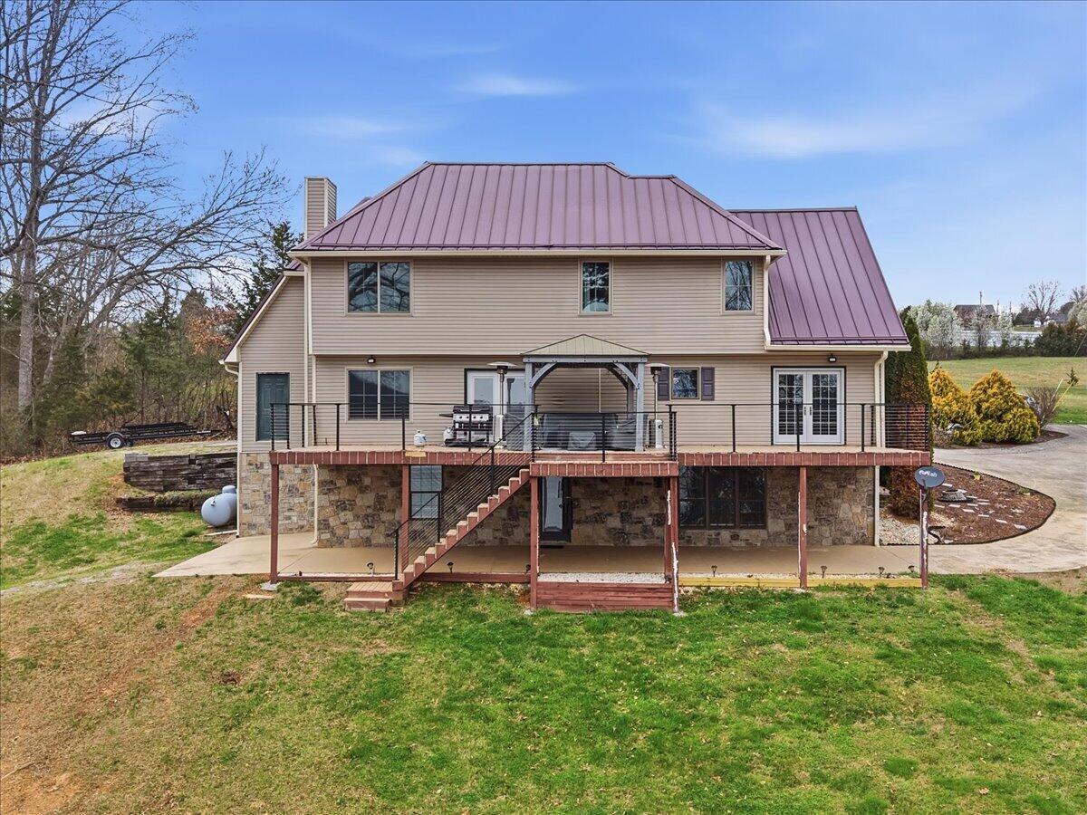 Image 4: 04-300_Twin_Church_Rd_003