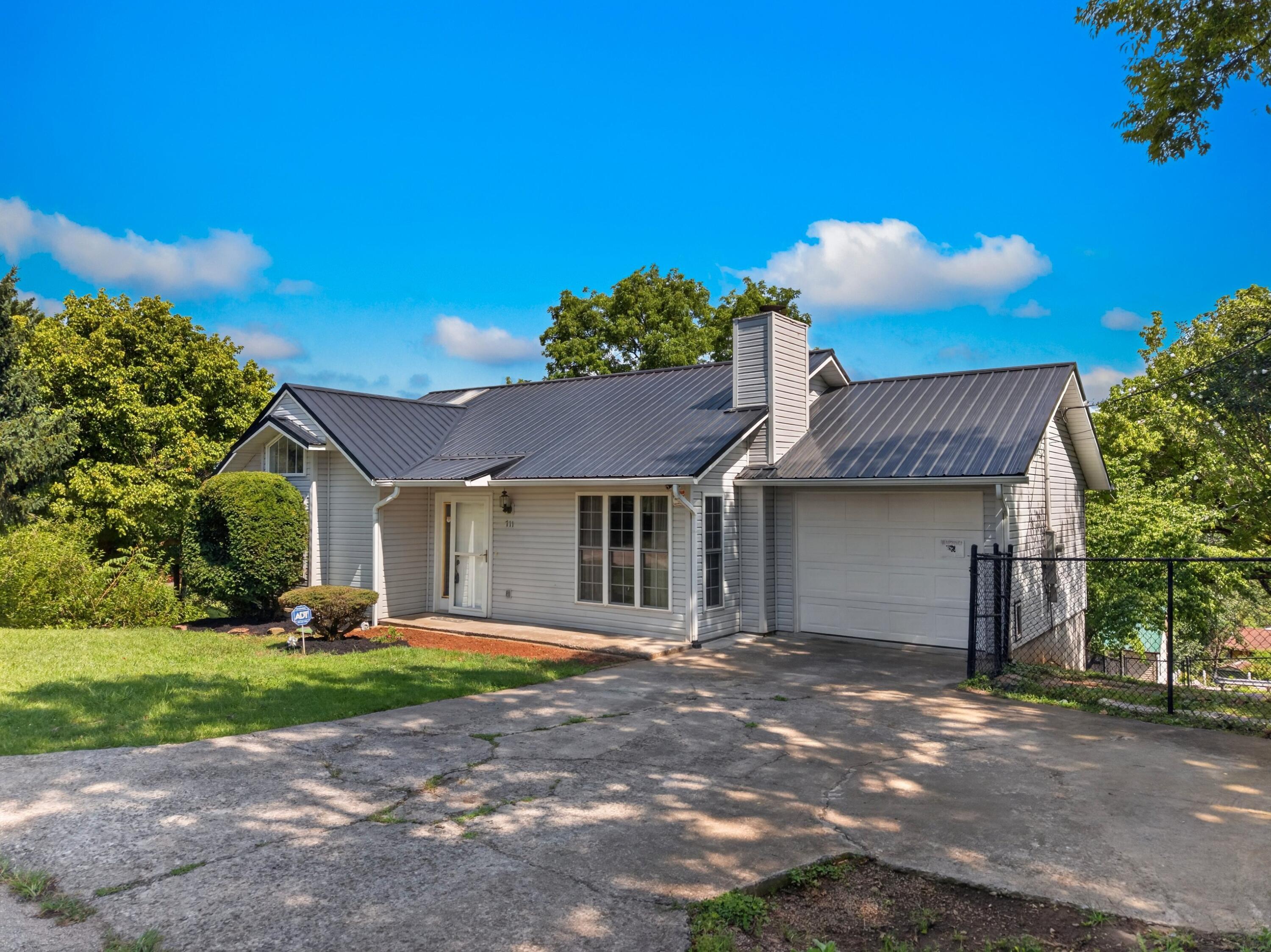 Image 3: 003-711SummittStreet-JeffersonCity-TN-37