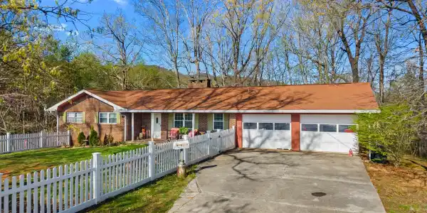 1060 Sunset Circle