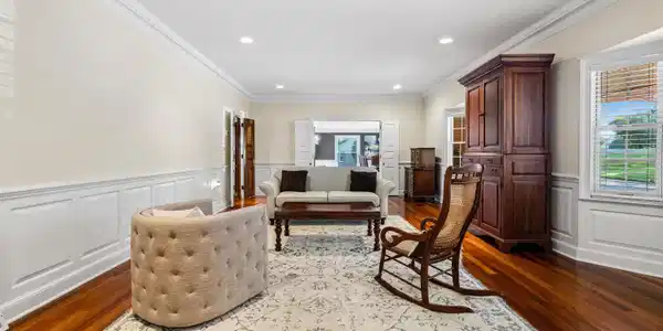 Image 3: Living Room